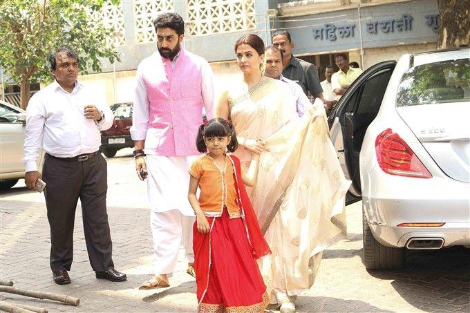 PHOTOS: Aishwarya Rai Bachchan Father's 13th Day Prayer Meet