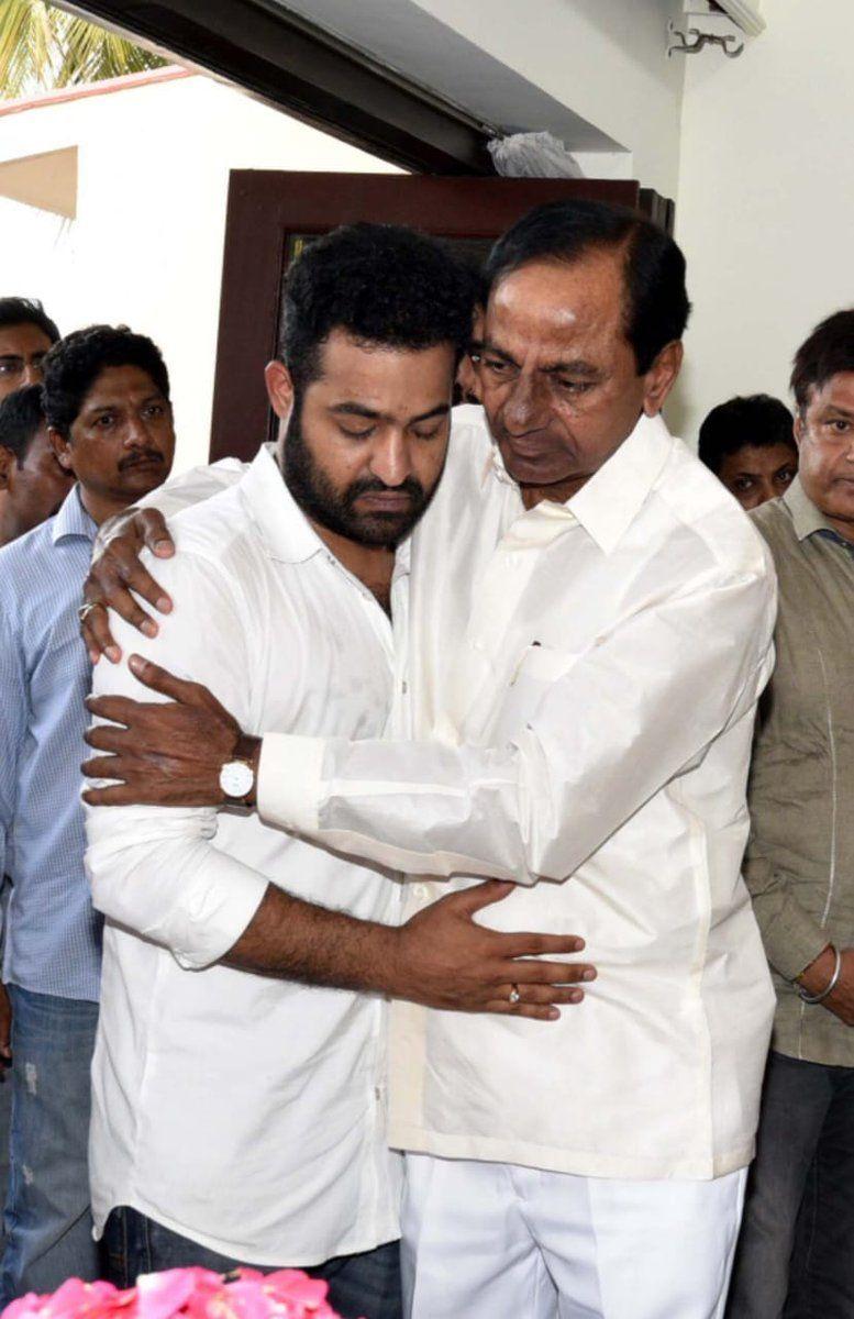 PHOTOS: Celebrities Pay Tribute to Nandamuri Harikrishna