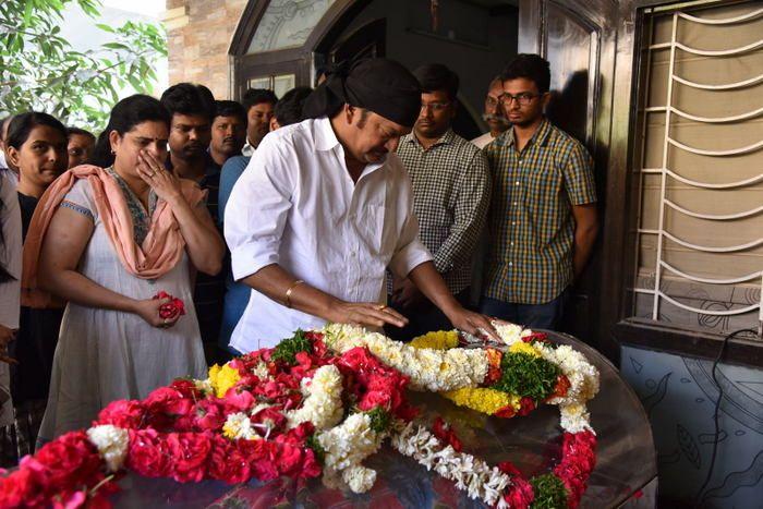 PHOTOS: Celebs Pay Tribute To Gundu Hanumantha Rao
