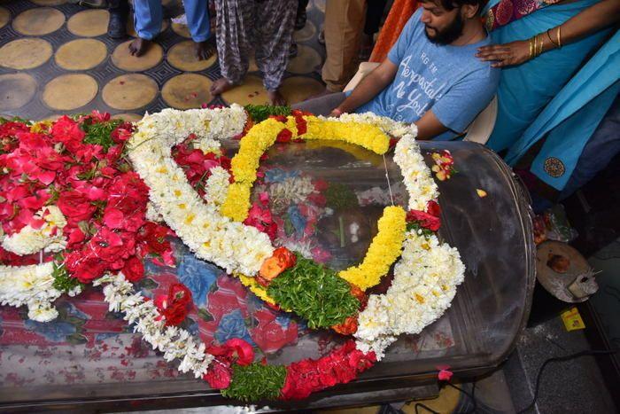 PHOTOS: Celebs Pay Tribute To Gundu Hanumantha Rao