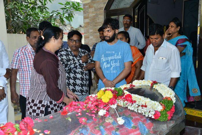 PHOTOS: Celebs Pay Tribute To Gundu Hanumantha Rao