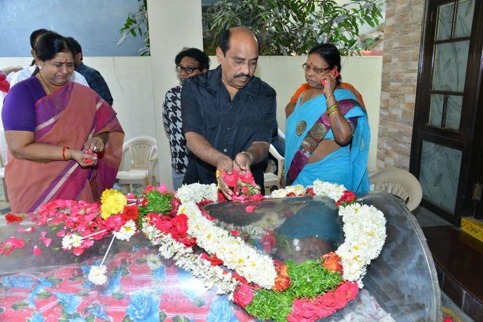 PHOTOS: Celebs Pay Tribute To Gundu Hanumantha Rao