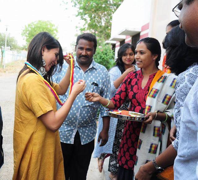 PHOTOS: Samantha Visits Gundala Handlooms in Jangaon District