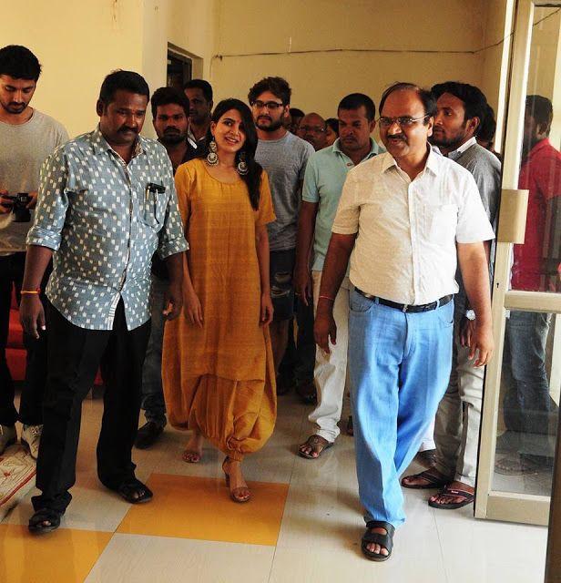 PHOTOS: Samantha Visits Gundala Handlooms in Jangaon District