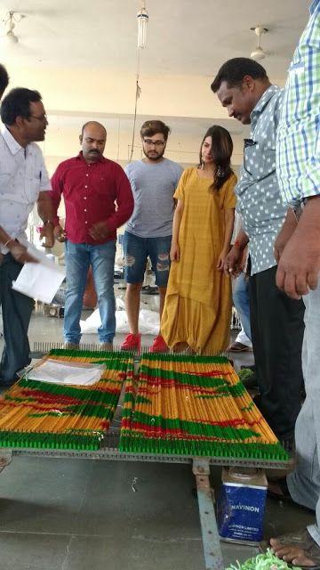 PHOTOS: Samantha Visits Gundala Handlooms in Jangaon District