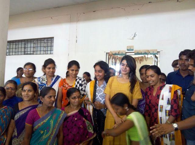 PHOTOS: Samantha Visits Gundala Handlooms in Jangaon District