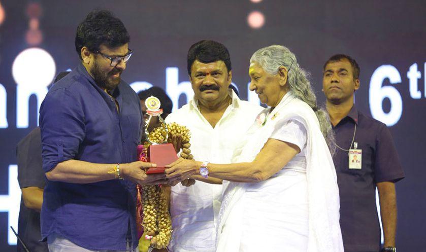 PHOTOS: Santosham South India Film Awards 2018