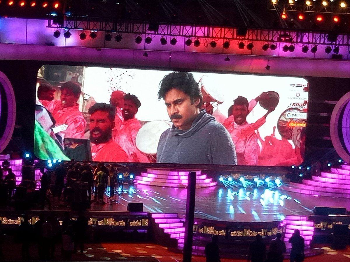 Pawan Kalyan Fans Going Crazy At Agnyaathavaasi Movie Audio Photos