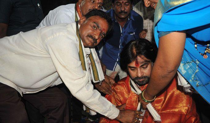 Fans Shocking Behavior with Pawan Kalyan Chittoor Road Show Photos