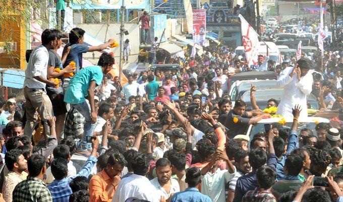 Fans Shocking Behavior with Pawan Kalyan Chittoor Road Show Photos