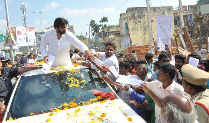 Fans Shocking Behavior with Pawan Kalyan Chittoor Road Show Photos