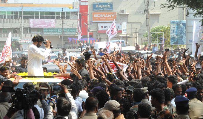 Fans Shocking Behavior with Pawan Kalyan Chittoor Road Show Photos