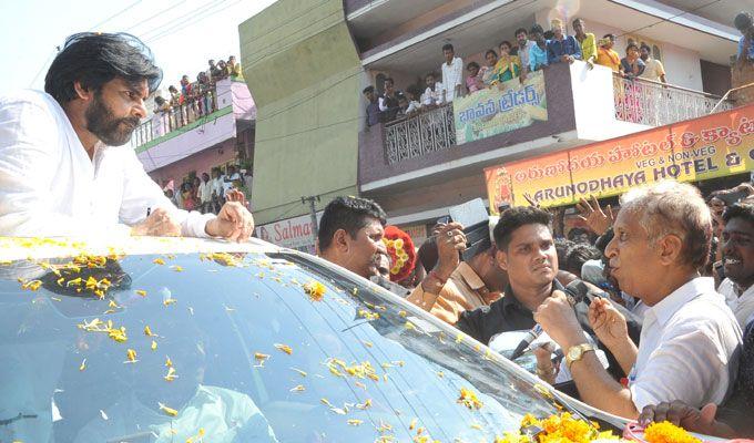 Fans Shocking Behavior with Pawan Kalyan Chittoor Road Show Photos