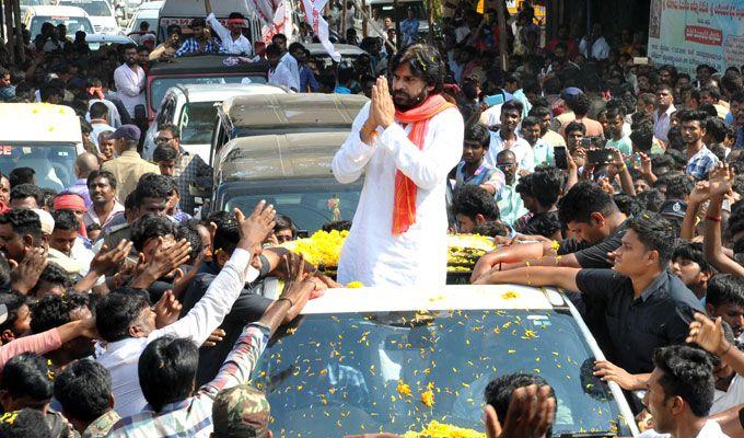 Fans Shocking Behavior with Pawan Kalyan Chittoor Road Show Photos