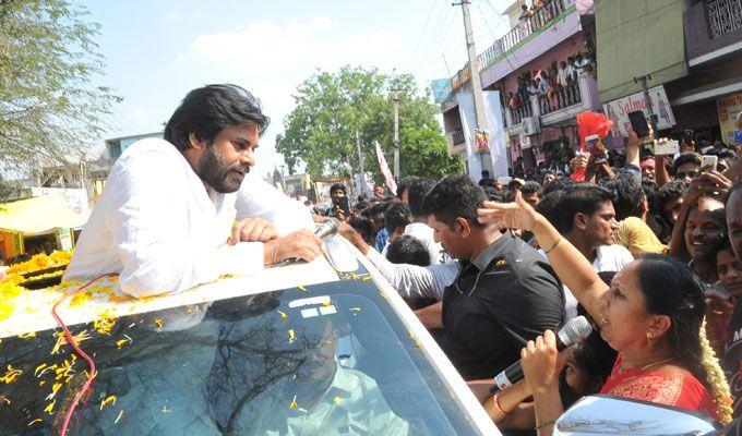 Fans Shocking Behavior with Pawan Kalyan Chittoor Road Show Photos