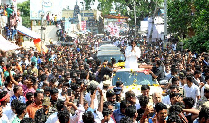 Fans Shocking Behavior with Pawan Kalyan Chittoor Road Show Photos