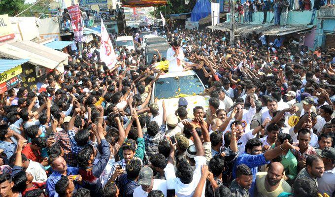 Fans Shocking Behavior with Pawan Kalyan Chittoor Road Show Photos