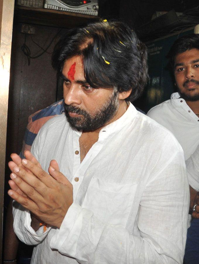 Fans Shocking Behavior with Pawan Kalyan Chittoor Road Show Photos