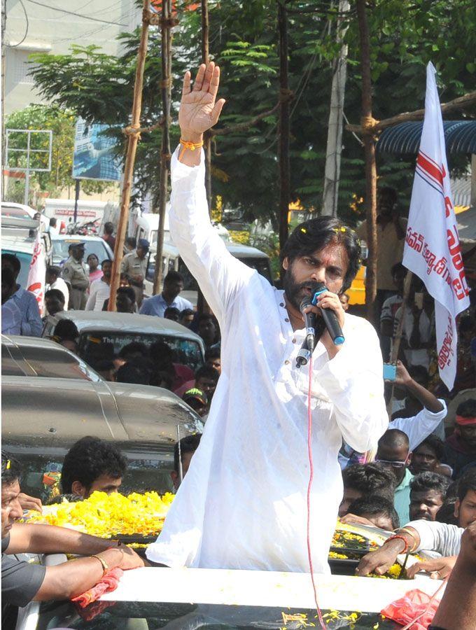 Fans Shocking Behavior with Pawan Kalyan Chittoor Road Show Photos