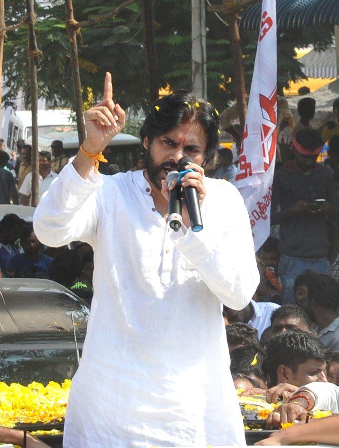 Fans Shocking Behavior with Pawan Kalyan Chittoor Road Show Photos