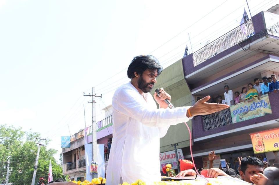 Fans Shocking Behavior with Pawan Kalyan Chittoor Road Show Photos