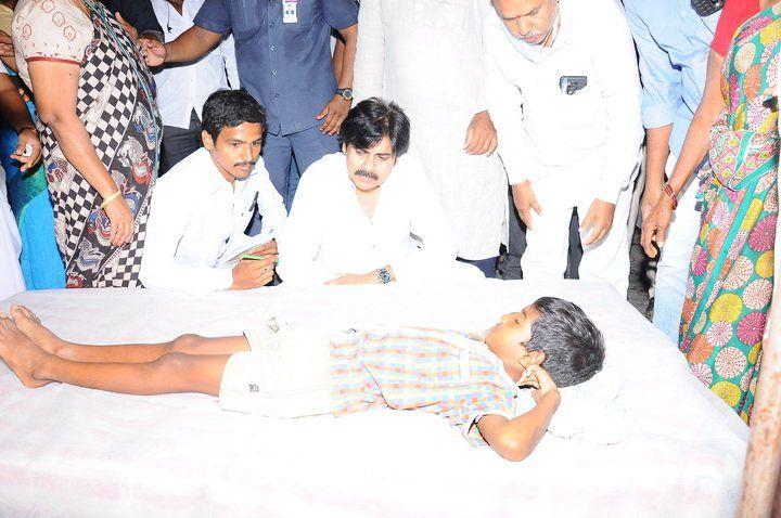 Pawan Kalyan Visits Govt Hospital at Guntur Photos