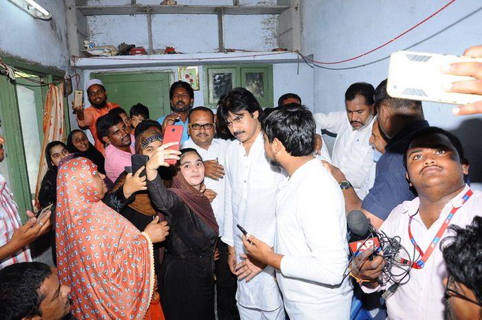 Pawan Kalyan Visits Govt Hospital at Guntur Photos