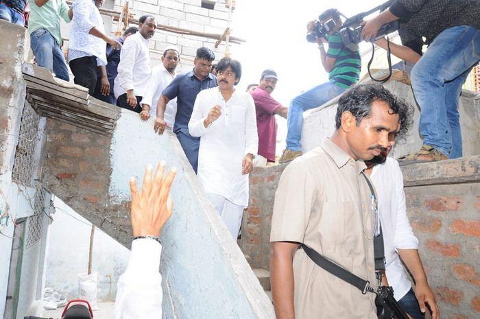 Pawan Kalyan Visits Govt Hospital at Guntur Photos