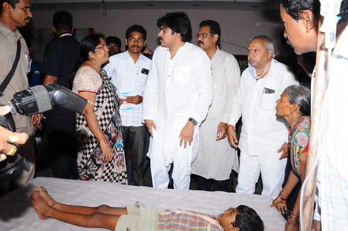 Pawan Kalyan Visits Govt Hospital at Guntur Photos