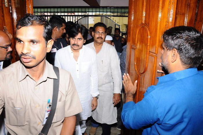 Pawan Kalyan Visits Govt Hospital at Guntur Photos