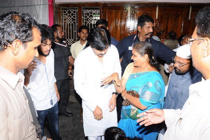 Pawan Kalyan Visits Govt Hospital at Guntur Photos
