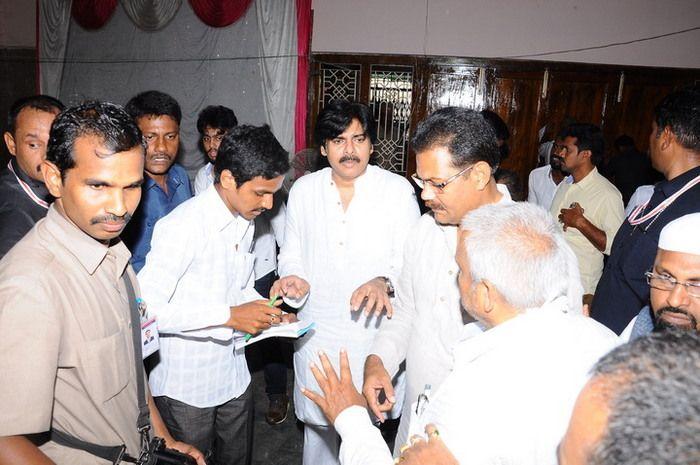 Pawan Kalyan Visits Govt Hospital at Guntur Photos