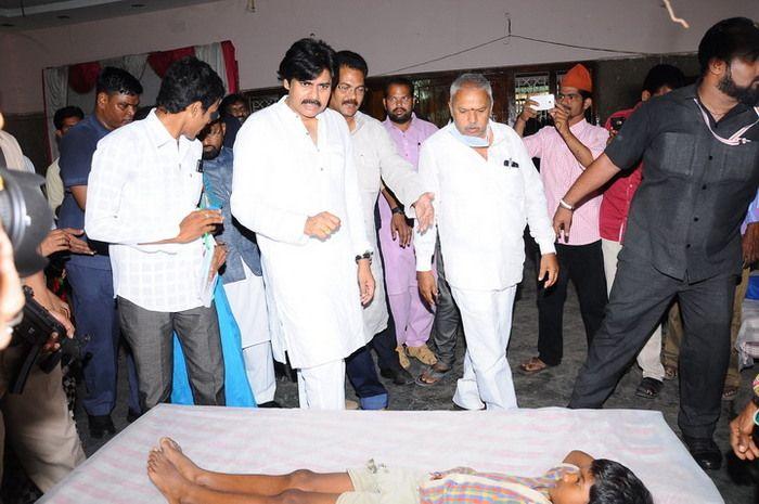 Pawan Kalyan Visits Govt Hospital at Guntur Photos
