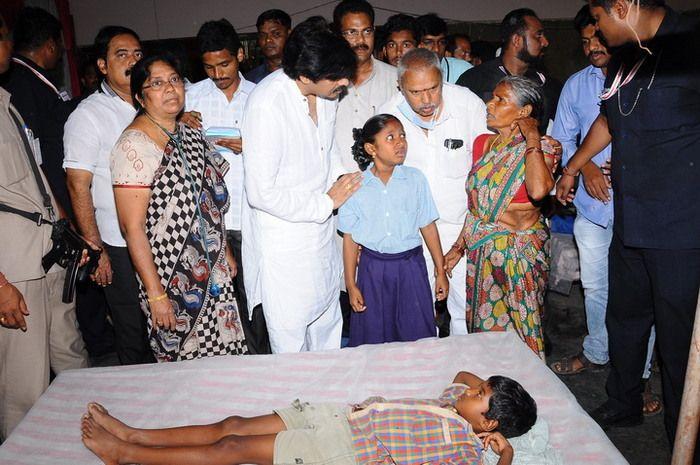 Pawan Kalyan Visits Govt Hospital at Guntur Photos