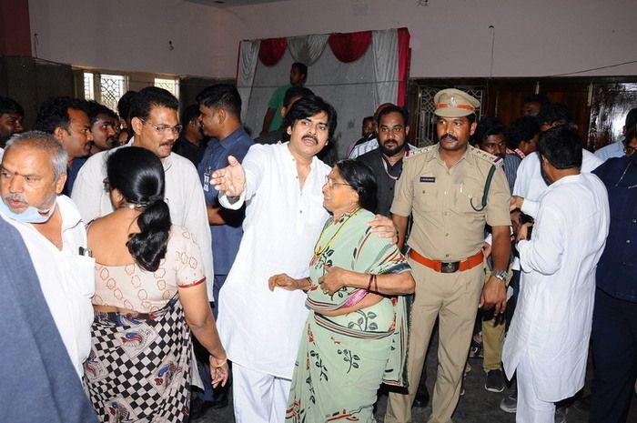Pawan Kalyan Visits Govt Hospital at Guntur Photos