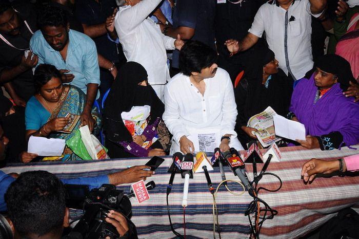 Pawan Kalyan Visits Govt Hospital at Guntur Photos