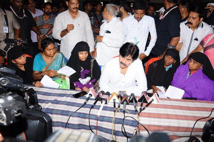 Pawan Kalyan Visits Govt Hospital at Guntur Photos