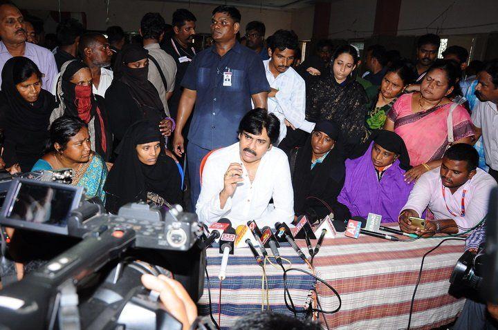 Pawan Kalyan Visits Govt Hospital at Guntur Photos