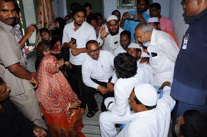Pawan Kalyan Visits Govt Hospital at Guntur Photos