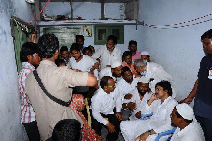 Pawan Kalyan Visits Govt Hospital at Guntur Photos