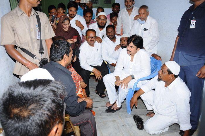 Pawan Kalyan Visits Govt Hospital at Guntur Photos