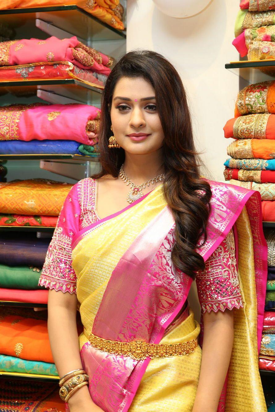 Payal Rajput inaugurates a shopping mall Photos