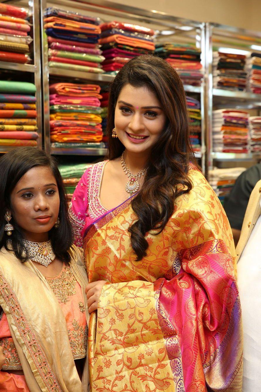 Payal Rajput inaugurates a shopping mall Photos
