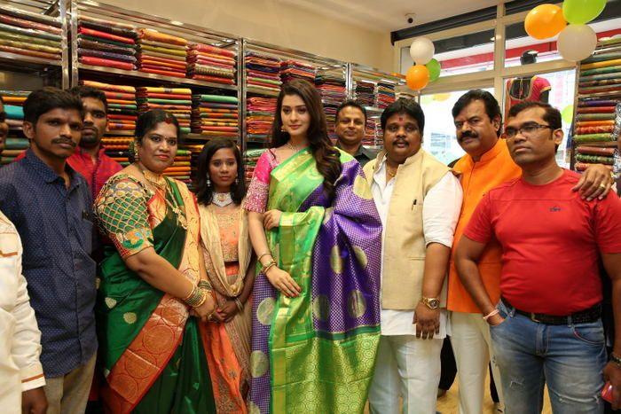 Payal Rajput inaugurates a shopping mall Photos