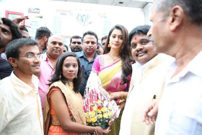 Payal Rajput inaugurates a shopping mall Photos