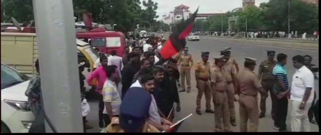 People's Pay Their Last Respects to M Karunanidhi Photos
