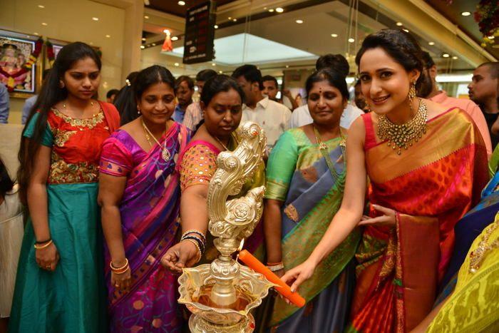 Pragya Jaiswal at South India Shopping Mall Launch Photos