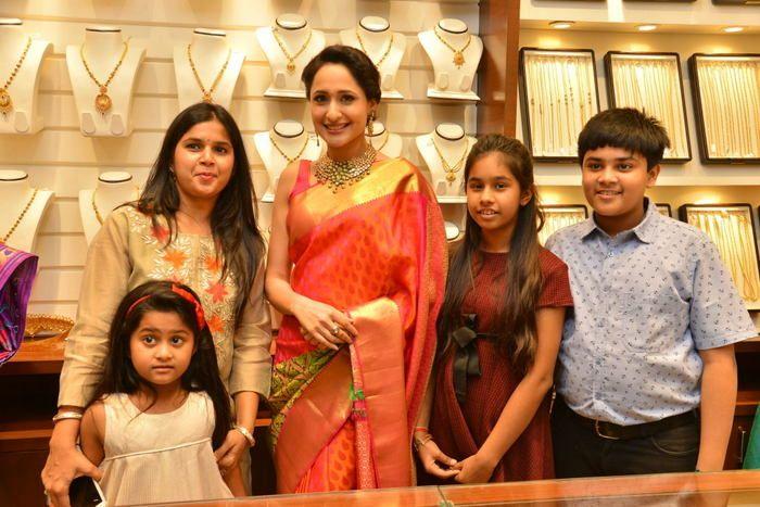 Pragya Jaiswal at South India Shopping Mall Launch Photos