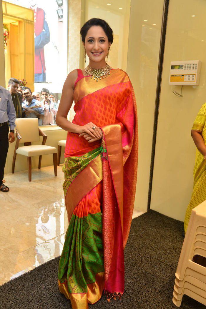 Pragya Jaiswal at South India Shopping Mall Launch Photos