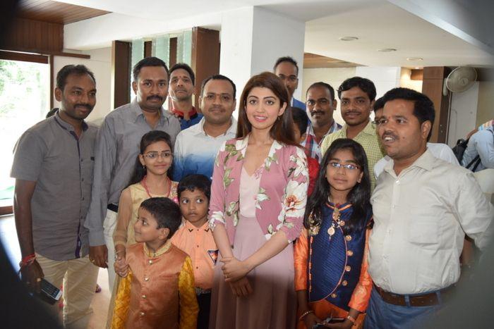 Pranitha Launches Cellbay Mobile Stores Photos